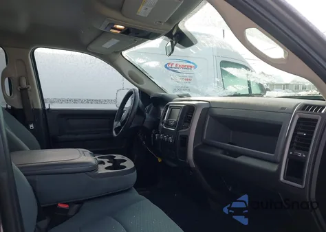 2019 Ram 1500 Classic Express 4X4 6'4 Box z USA, uszkodzony, nr VIN 1C6RR7FT3KS543316